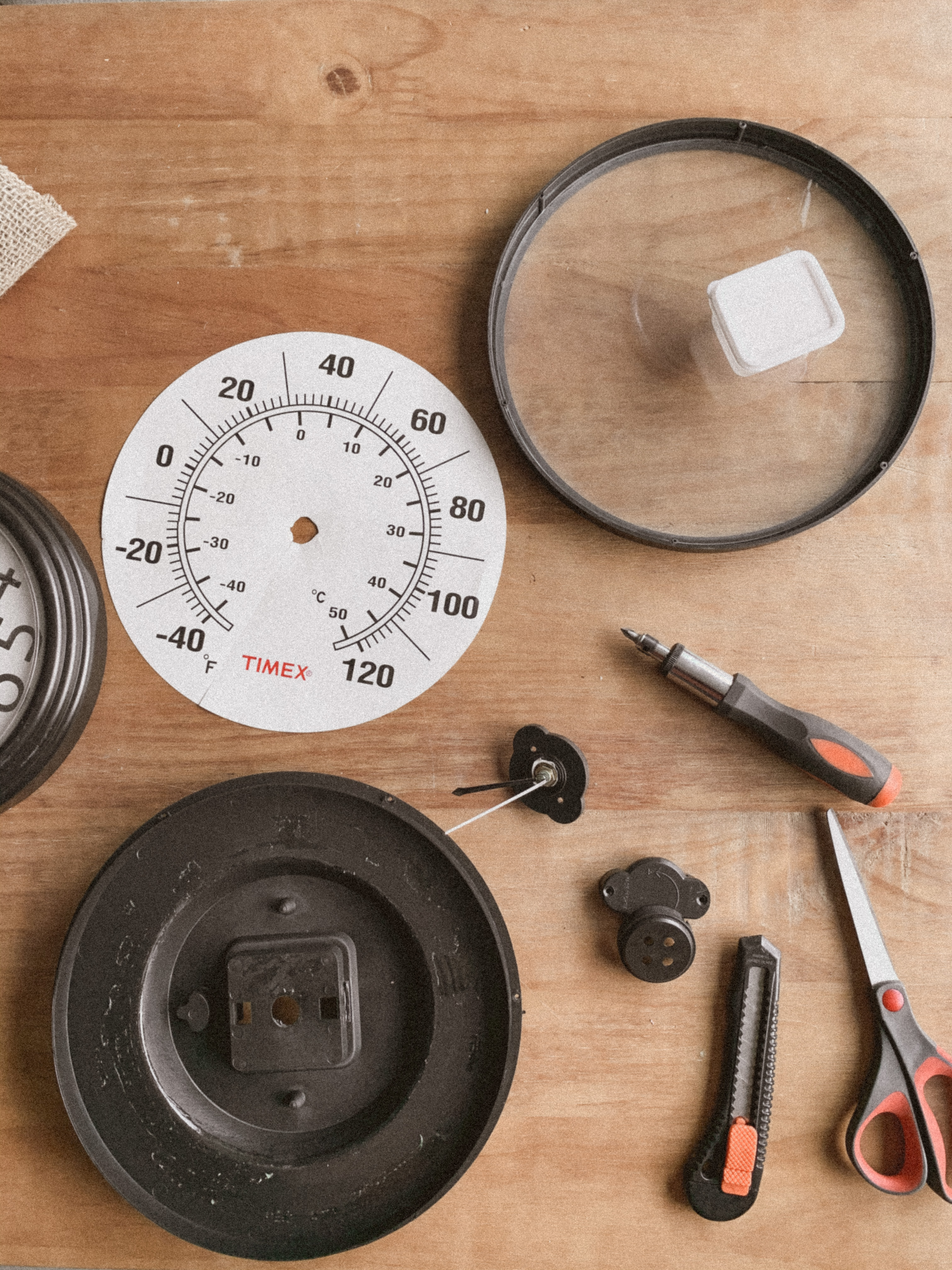 Image of thermometer completely disassembled. 