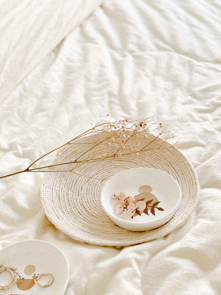 Side closeup of Desert Home Co. jewelry dish and dried baby's breath. 