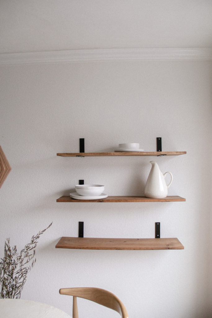 Simple shelf styling with ceramic dinnerware. 